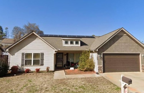 Lyman House | Tranquil 3-bedroom house in Duncan with WiFi access