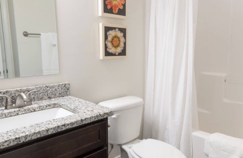 Lyman House | Tranquil 3-bedroom house in Duncan with WiFi access