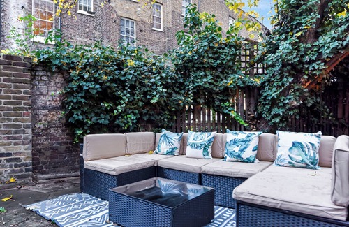 Canonbury House | Tranquil 3 BR Escape: For Families or Groups