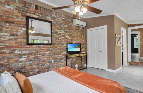Lake Lorraine Apartment | Tranquil 3BR Family Home in Shalimar Near Water
