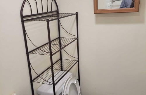 Queens House | Tranquil and Peaceful Location in the heart of Queens!