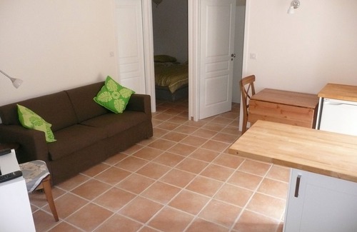 Causses-et-Veyran Apartment | Tranquil apartment with pool and beautiful garden