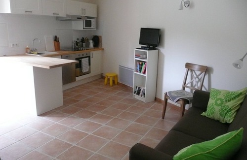 Causses-et-Veyran Apartment | Tranquil apartment with pool and beautiful garden