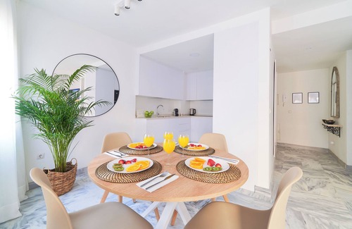 La Victoria Apartment | Tranquil Apartment in Central Málaga with Terrace, AC & Fast WiFi