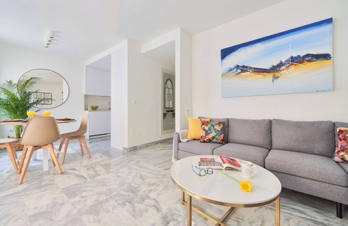 La Victoria Apartment | Tranquil Apartment in Central Málaga with Terrace, AC & Fast WiFi