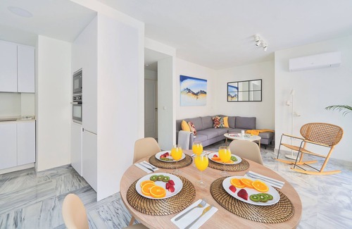 La Victoria Apartment | Tranquil Apartment in Central Málaga with Terrace, AC & Fast WiFi
