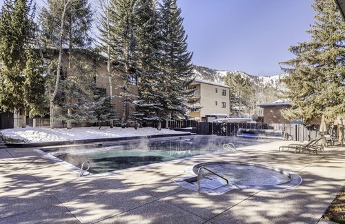 Aspen Condo | Tranquil Aspen | East End Escape w/Hot Tub & Pool