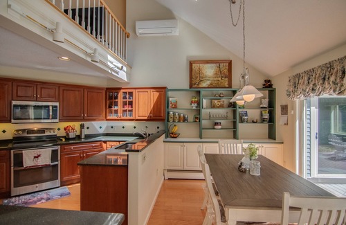 Thornton House | Tranquil Brookside Retreat in The Whites with A/C, WiFi