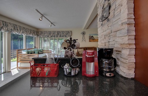 Thornton House | Tranquil Brookside Retreat in The Whites with A/C, WiFi