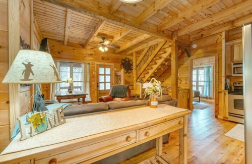 Suches Cabin | Tranquil Cabin in Appalachian Mountains - Dog Friendly