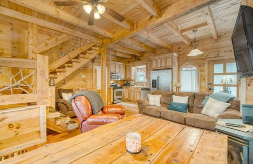 Suches Cabin | Tranquil Cabin in Appalachian Mountains - Dog Friendly