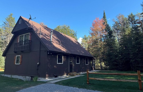 Grayling Cabin | Tranquil Cabin Retreat with Sauna – Steps from the Holy Waters