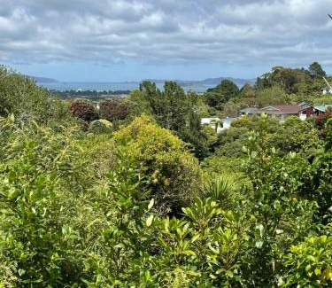 Lower Hutt Apartment | tranquil cosy bush cabin