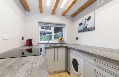 Abergavenny Cottage | Tranquil Cottage with Hot Tub close to Offa’s Dyke