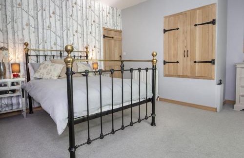 Haworth House | Tranquil Cottage with Spectacular Views