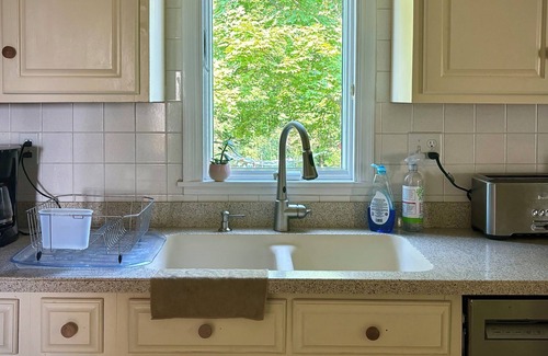 Hudson House | Tranquil country home on a quiet acre, 8 mins from the center of Hudson