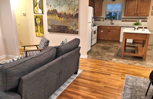Springdale House | Tranquil Countryside Bungalow: A Blissful Retreat in Town Minutes From UofA!