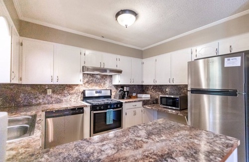 North Little Rock House | Tranquil Duplex w/Spacious Living in Peaceful Area