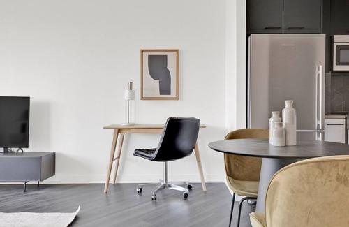 East Village Apartment | Tranquil East Village 1BR Gym, Garden + Doorman, by Blueground