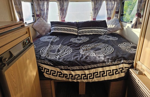 Mablethorpe Cabin | Tranquil Equestrian Escape - Sleeps 2