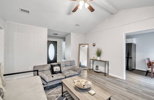 North Little Rock House | Tranquil Escape (3-Bedroom Home) - Handicap accessible - Pets Allowed by RedAwning