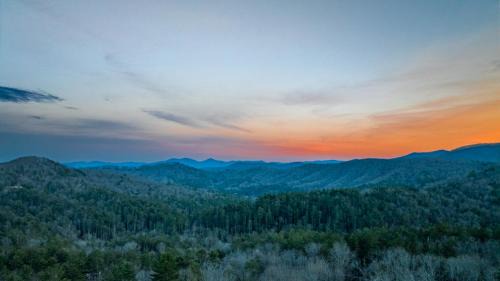 Raccoon Ridge House | Tranquil Escape of Blue Ridge