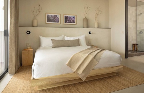 Downtown Palm Springs Hotel | Tranquil Escape! Stylish 2BR Suites, Onsite Pool, Hammocks & Bike Rentals
