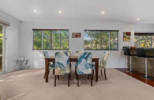 St. Heliers House | Tranquil Family Retreat close to St Heliers Beach