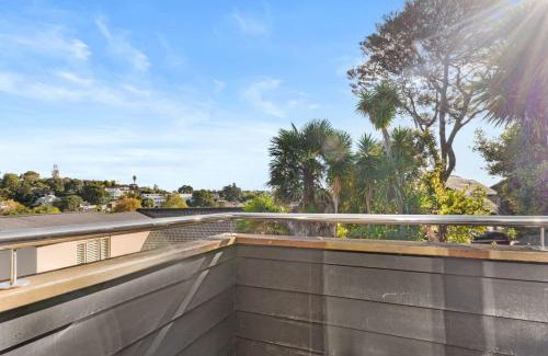 St. Heliers House | Tranquil Family Retreat close to St Heliers Beach