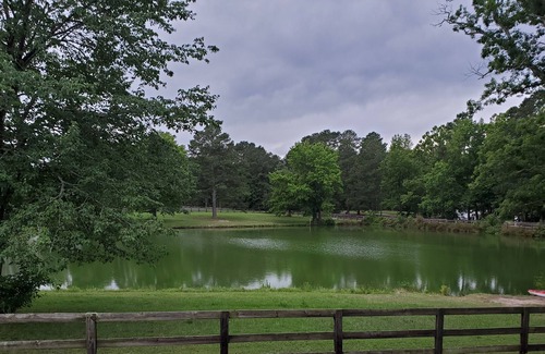 McCain House | Tranquil Farmhouse near Lake Jordan