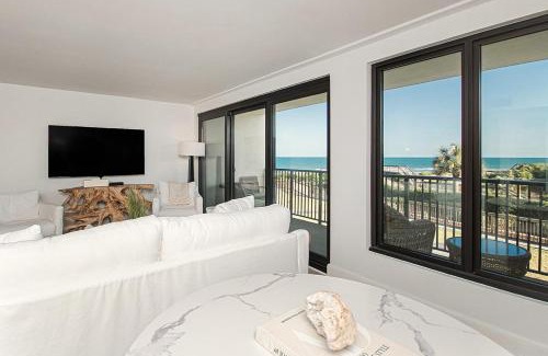 Litchfield by the Sea House | Tranquil Getaway 2BR Ocean Views Onsite Amenities