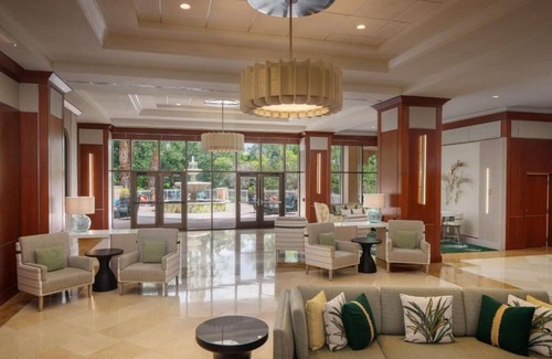 St. Petersburg - Clearwater Hotel | Tranquil Getaway | Waterfront Dining, Pool, Amazing View in 2 Units