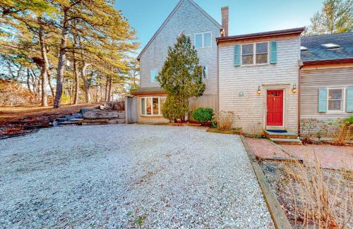Wellfleet House | Tranquil Getaway