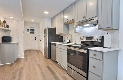 Redmont Park Apartment | Tranquil Getaway w/Pool & Extra Large Balcony