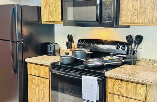 Reno/Tahoe Airport Apartment | Tranquil Green Hideaway