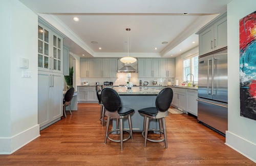 Dunbar House | Tranquil Haven~Close to UBC and Downtown Delights