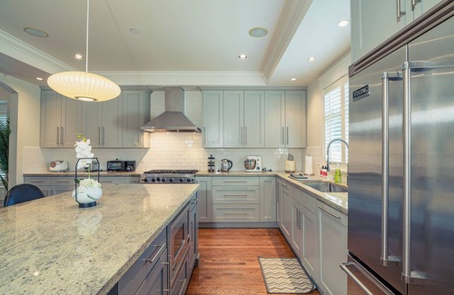 Dunbar House | Tranquil Haven Close to UBC and Downtown
