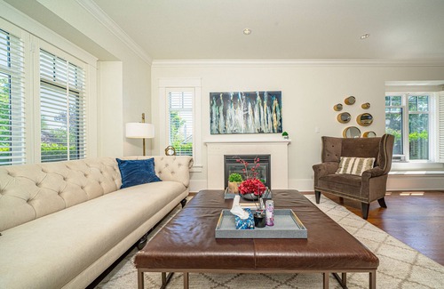 Dunbar House | Tranquil Haven Close to UBC and Downtown