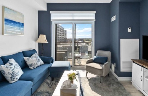 West Oak Trails Apartment | Tranquil Haven in Oakville: Modern 2BR Retreat