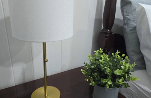 Burlington House | Tranquil Haven Queen Room by the Lakeshore, Shopping, Highway and Transportation