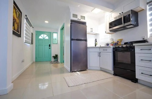 Nassau Cottage | Tranquil Haven: The Grey Cottage