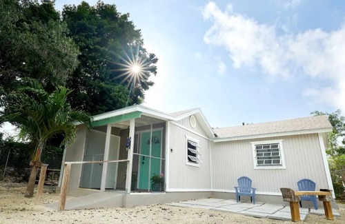 Nassau Cottage | Tranquil Haven: The Grey Cottage
