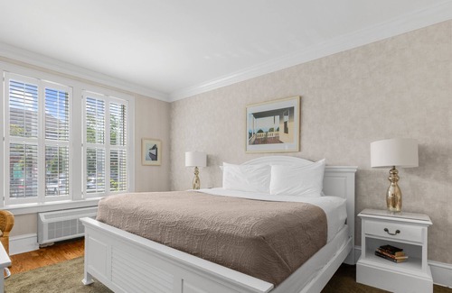 Historic Downtown Manteo Apartment | Tranquil House Inn - Downtown Waterfront Manteo - 1 King Standard Room 17