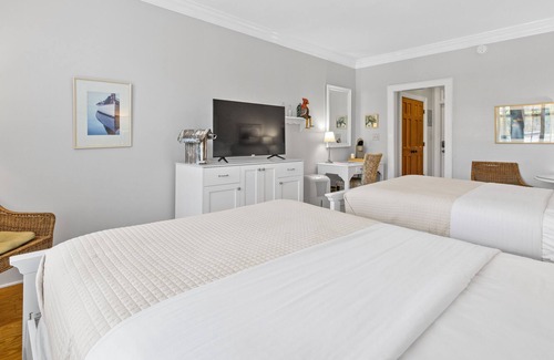 Historic Downtown Manteo Apartment | Tranquil House Inn - Downtown Waterfront Manteo - 2 Queens Standard Room 16
