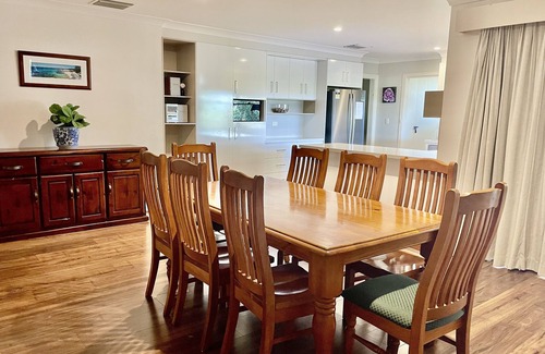 East Tamworth House | Tranquil & inviting with views from the treetops!n