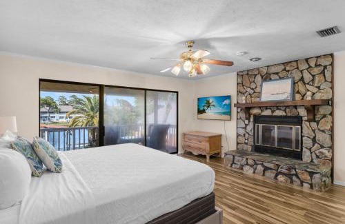 Silver Sands House | Tranquil Lagoon Beach House! Pool and Beach Nearby! by Dolce Vita Getaways!
