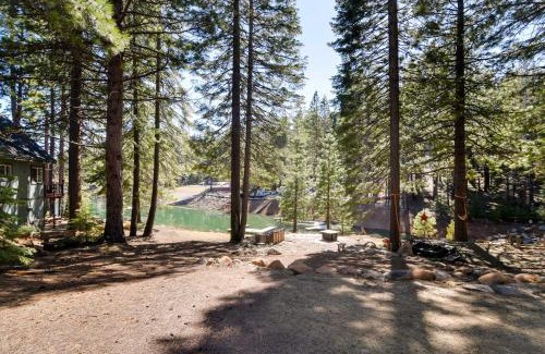 Peninsula Village House | Tranquil Lake Almanor Getaway with Grill!