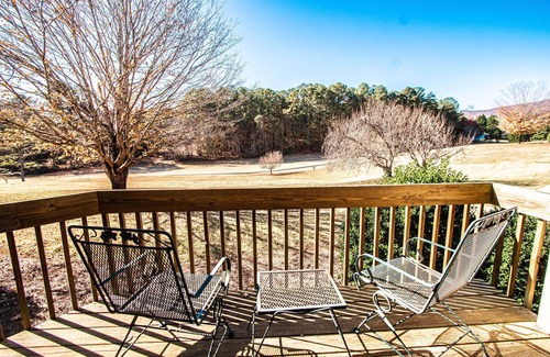 Lake Lure Condo | Tranquil Lake Lure Getaway Near Trails