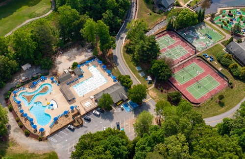 Lake Lure Condo | Tranquil Lake Lure Getaway Near Trails
