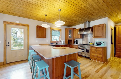 Northeast Somerset House | Tranquil Lakefront Retreat with Breathtaking Views and Cozy Firepit
